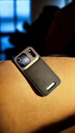 Elegant Metallic Perfume iPhone 17 Pro / Pro Max - Image 21