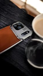 Elegant Metallic Perfume iPhone 17 Pro / Pro Max - Image 9